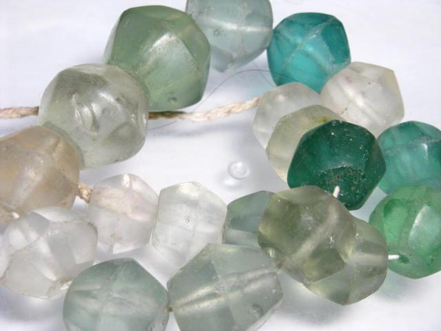 TOKO-BEADS RC005-32N Old Glass bead (strand) 22~33mm RC005-32N オールドガラスビーズ（連） 22~33mm Asian bead & African bead  Handmade,Lampeork,bead,asia,india,ethnic,parts,accessory,beads とんぼ玉,ビーズ,トンボ玉,アジア,インド,エスニック,手作り,パーツ,アクセサリー