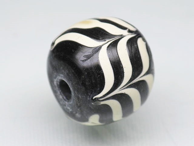 TOKO-BEADS T578S-24 Lampwork glass bead 16mm T578S-24 ジャワ希少とんぼ玉 16mmLoose Kazuri カズリビーズ Asian bead & African bead  Handmade,Lampeork,bead,asia,india,ethnic,parts,accessory,beads とんぼ玉,ビーズ,トンボ玉,アジア,インド,エスニック,手作り,パーツ,アクセサリー