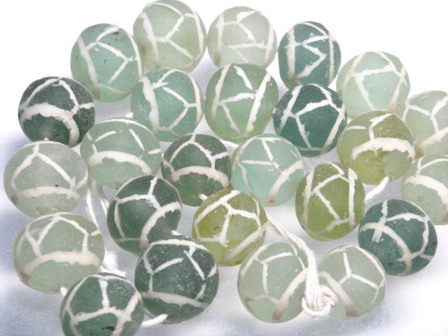 TOKO-BEADS T580-27 Afgan Mountain Glass (strand) 16~20mm T580-27 アフガンアンティークマウンテングラス（連） 16~20mmLoose Kazuri カズリビーズ Asian bead & African bead  Handmade,Lampeork,bead,asia,india,ethnic,parts,accessory,beads とんぼ玉,ビーズ,トンボ玉,アジア,インド,エスニック,手作り,パーツ,アクセサリー