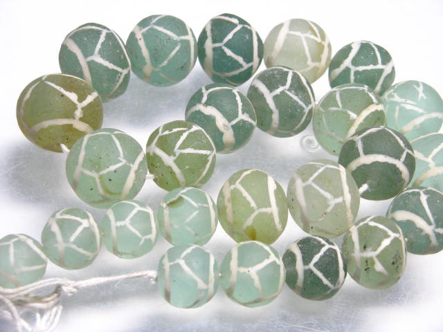 TOKO-BEADS T580-29 Afgan Mountain Glass (strand) 14~22mm T580-29 アフガンアンティークマウンテングラス（連） 14~22mmLoose Kazuri カズリビーズ Asian bead & African bead  Handmade,Lampeork,bead,asia,india,ethnic,parts,accessory,beads とんぼ玉,ビーズ,トンボ玉,アジア,インド,エスニック,手作り,パーツ,アクセサリー