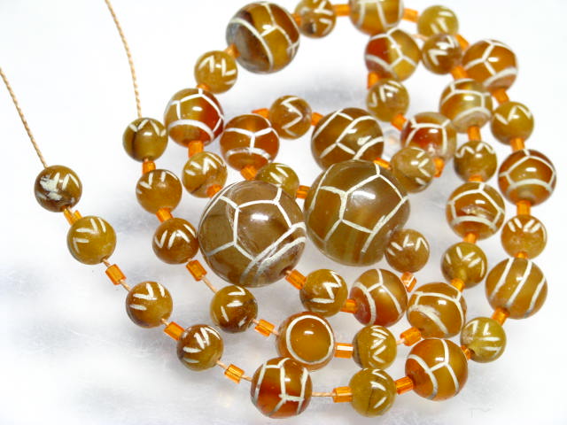 TOKO-BEADS T580-43 Afgan Antique Agate (strand) 6~14mm T580-43 アフガンエッチドアゲイト（連） 6~14mm Asian bead & African bead  Handmade,Lampeork,bead,asia,india,ethnic,parts,accessory,beads とんぼ玉,ビーズ,トンボ玉,アジア,インド,エスニック,手作り,パーツ,アクセサリー